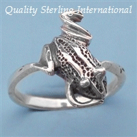Q810 Frog Ring